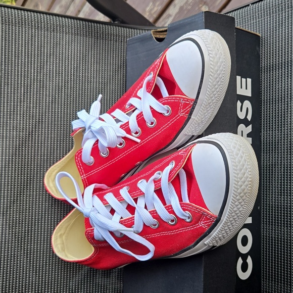 CONVERSE Chuck Taylor Low Top Sneakers - Picture 1 of 7